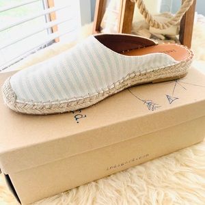 CUTE COMFY fabric mule! NEW in box!